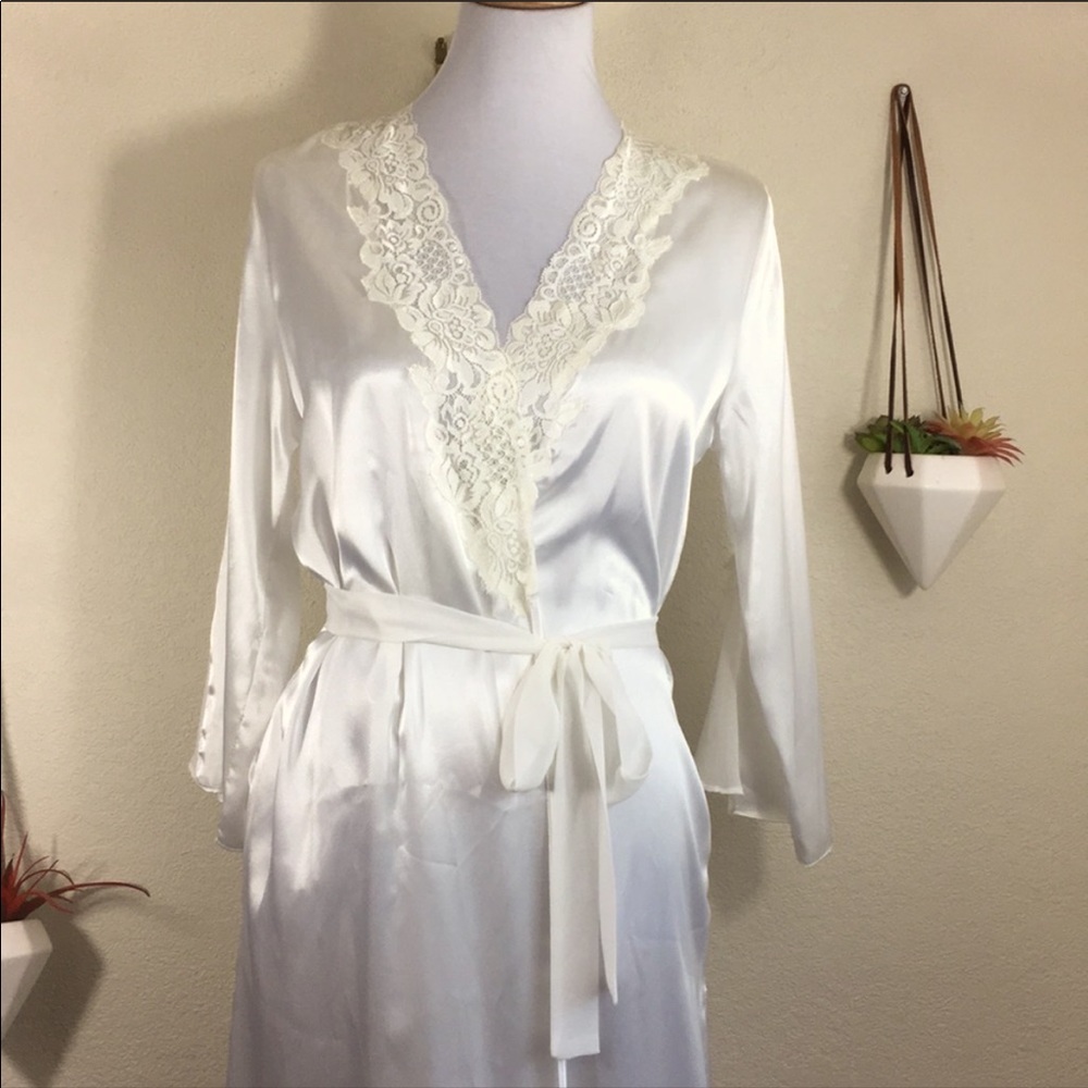 Oscar de la Renta pink label bridal silky robe